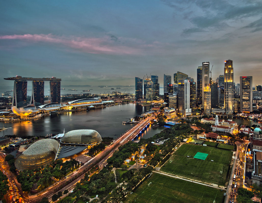 Dünyanın en pahalı şehirleri Singapur gece